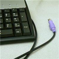 Bilgisayar Kasası Üzerindeki Düğmeler ve Bağlantı Kabloları